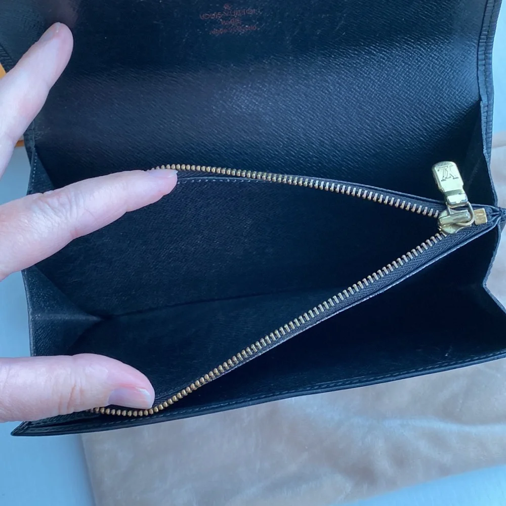 EUC LOUIS VUITTON Black Epi Sarah Wallet Vintage (CA1906) - Picture 9 of 16